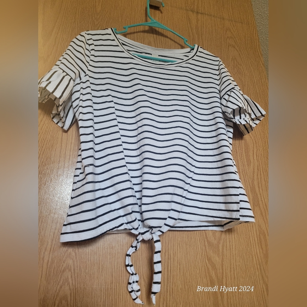 Amazon Essentials short ruffle sleeve waiste tie t-shirt